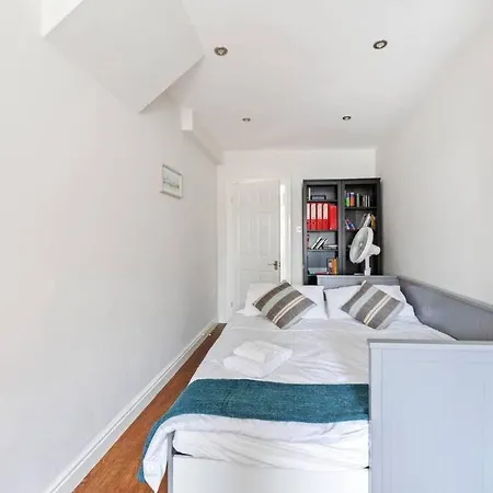 Stunning 4 Bedroom , Hotel *
