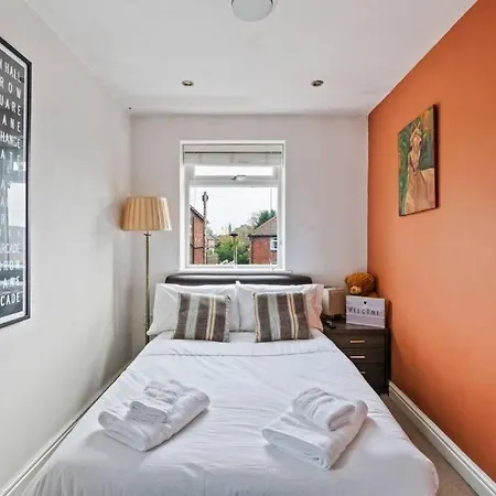 Stunning 4 Bedroom , فندق