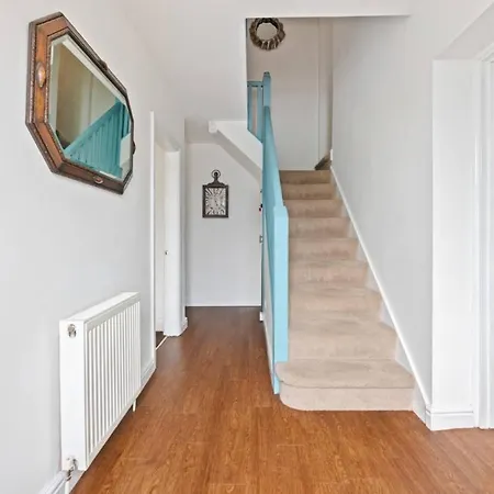 Stunning 4 Bedroom , *